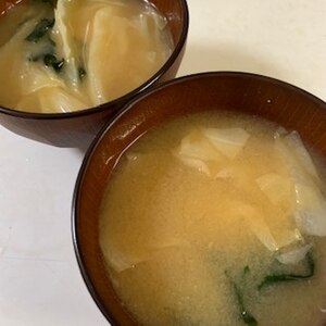 キャベツとわかめとみそ汁